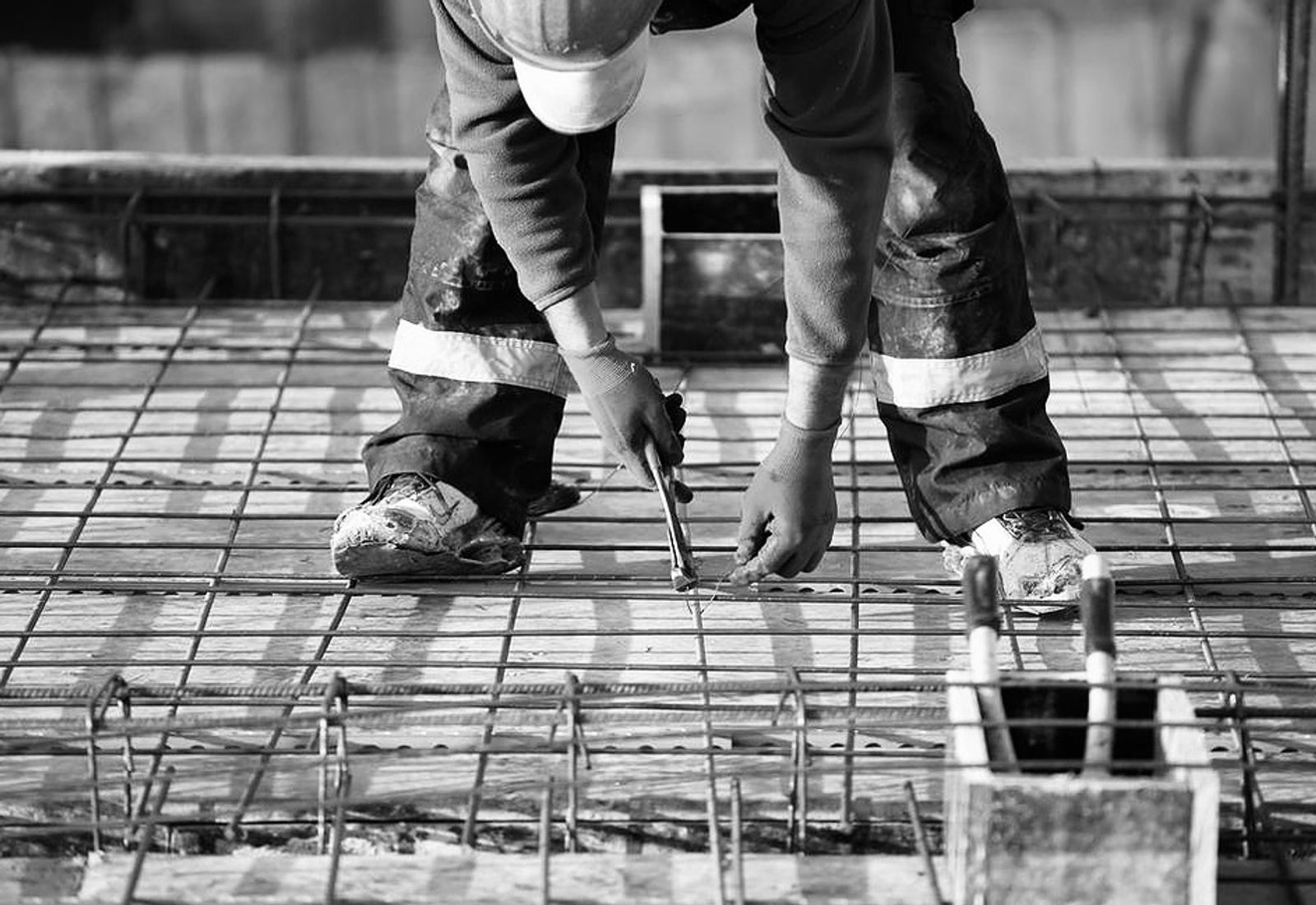 Concrete worker tying reinforcing steel on a Formcon site