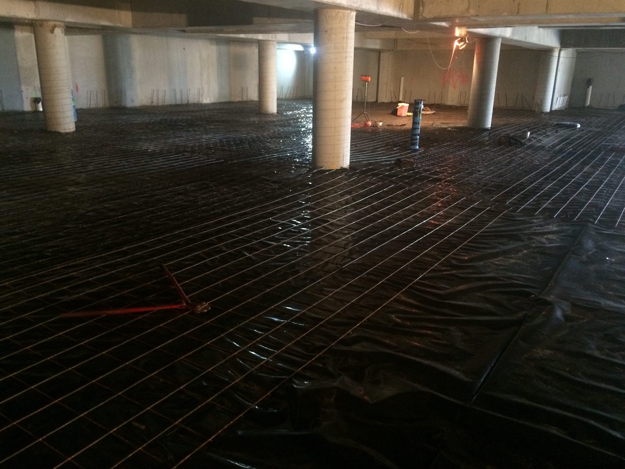 Reinforcing in interior concrete works